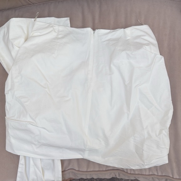 Brand new Zara mini skirt with bow - Picture 3 of 4